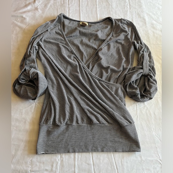 S Line Black & White Stripe V Neck Wrap Convertible Sleeve Top Size Medium - Picture 2 of 6